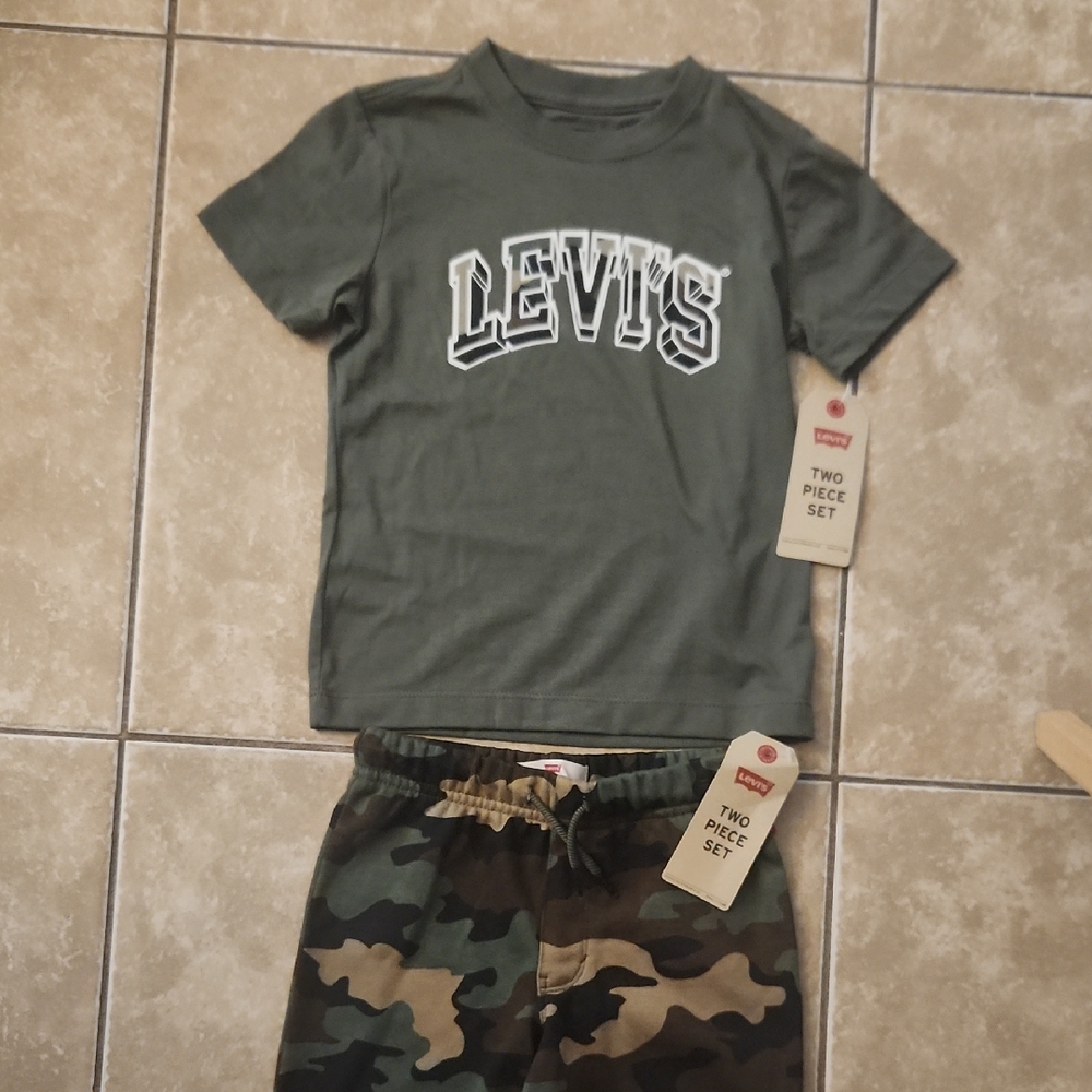 Levi's Olive T-Shirt and Camo Shorts Set